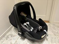 Babyskydd Maxi Cosi Pebble plus med spädbarnsinlägg