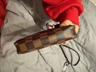 Louis Vuitton   mini pochette