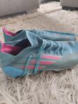 Fotbollskor adidas, str 40