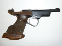 Pistol Unique DES69U .22