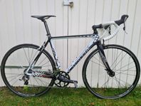 Crescent Giga kolfiber racer