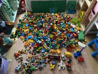 Lego Duplo ca 16kg massor med figurer och djur