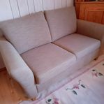 Beige 2-sits soffa