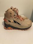 Altra W Olympus 5 Hike Mid Gore-Tex Sand