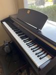 Yamaha Clavinova model CLP-130