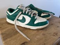 Nike Dunks, green gold