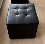 black leather sittpuff 45x45x45 (mio) svart läder