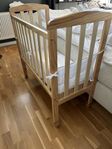 bedside crib / spjälsäng