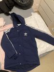 adidas barn vinter jacka storlek 128