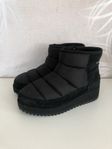 UGG ridge mini boots