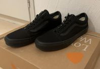 VANS OLD SKOOL Sneakers - SVART -  STR 45 