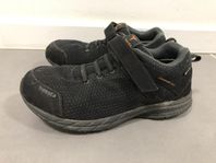 Treksta Gore-Tex skor för utelek, vandring mm strl 38