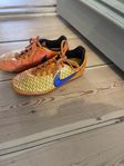 fotbollsskor Nike 36