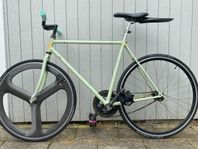 Fixed gear cykel med three-spoke HED hjul