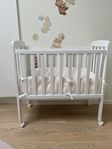 Bedside crib - Liten spjälsäng på hjul