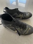 Fotbollsskor, NIKE, stl 38,5