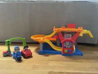 Fisher Price garage med tillbehör