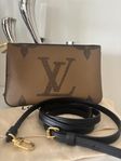 Louis Vuitton double zip pochette reverse monogram Giant