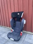 1 bakåtvänd och 1 framåtvänd Isofix 