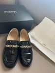 Chanel loafers i patent läder 