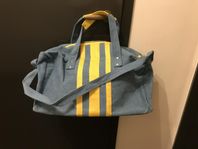 Fabriksny 1970/80-tal tennisväska sportbag jeanstyg vintage