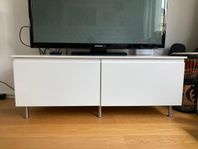 Vit TV-bänk från IKEA