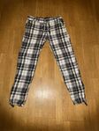 (Nr 454) Rutiga pyjamasbyxor fr H&M till dam. Stl M.