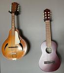 Vintage Mandolin och en Guitalele Yamaha