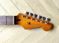 Nitrocellulose Stratocaster Squier by Fender hals