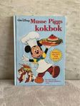 MUSSE PIGGS KOKBOK Walt Disney, 2005, roliga recept för bar