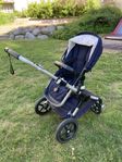 Bugaboo Fox 2 i färgen Dark Navy med tillbehör. 