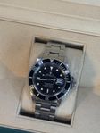 Rolex Submariner date 16610 - 90 Box & intyg 