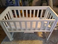 Trolli bedside crib