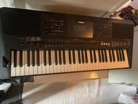 Keyboard synth Yamaha e453