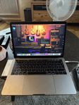 MacBook Pro 13” 2017 med tillbehör 