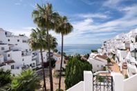 Nerja med utsikt över havet