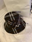 Burberry check bucket hat 