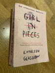 Girl in Pieces - engelsk pocket