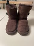 Ugg barnskor mini bailey button barn stl 25