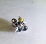 Örhängen vit kristall studs  150kr