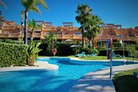 Townhouse med havsutsikt i Estepona