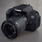 Stystemkamera: Canon EOS 700D med objektiv