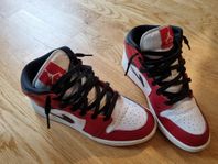 Nike Air Jordan 1 Mid Chicago Storlek 40