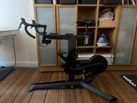 WAHOO KICKR BIKE V2 SMART TRAINER MOTIONSCYKEL