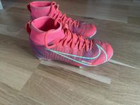 Nike fotbollsskor strl 32