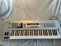 Yamaha CS6X Synthesizer 