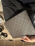 Louis Vuitton Pochette (NYSKICK)