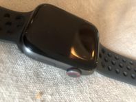 Apple Watch (GPS + Cellular)