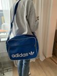 adidas väska axelrem blå