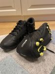 Fotbollsskor barn, svarta Nike Mercurial, stl 38,5